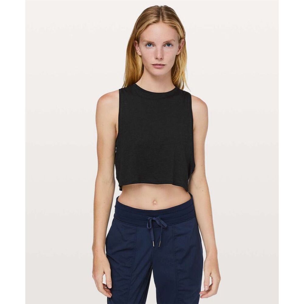 Lululemon Women's Black Muscle Love Crop Tank Size M Sleeveless Casual